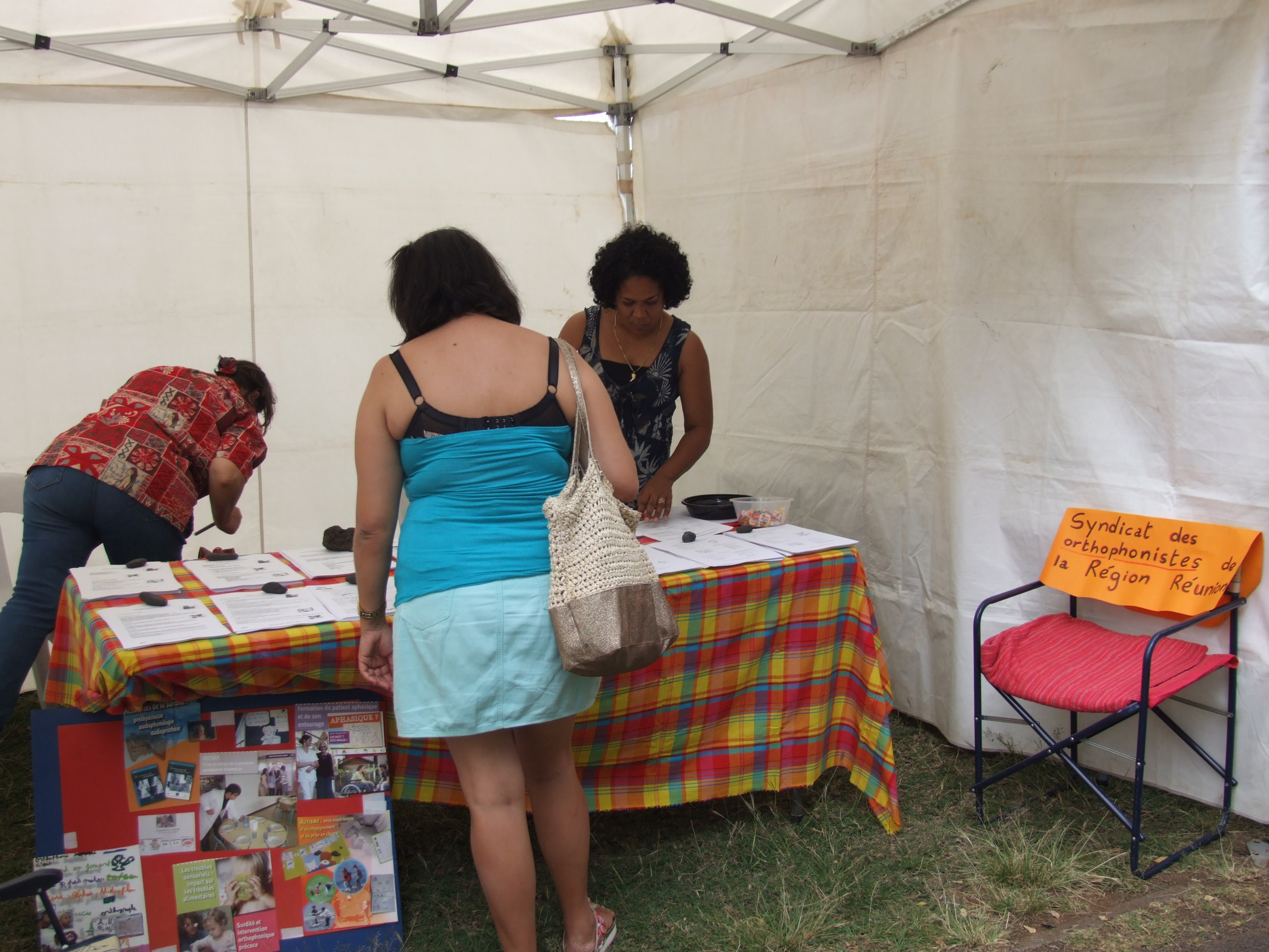 Photo Journee Nationale des Dys 2015 - 18 - Stand Syndicat des Orthophonistes de la Region Reunion.JPG